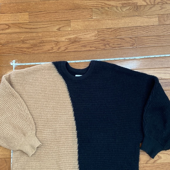 Abstract, color block sweater - Picture 3 of 8